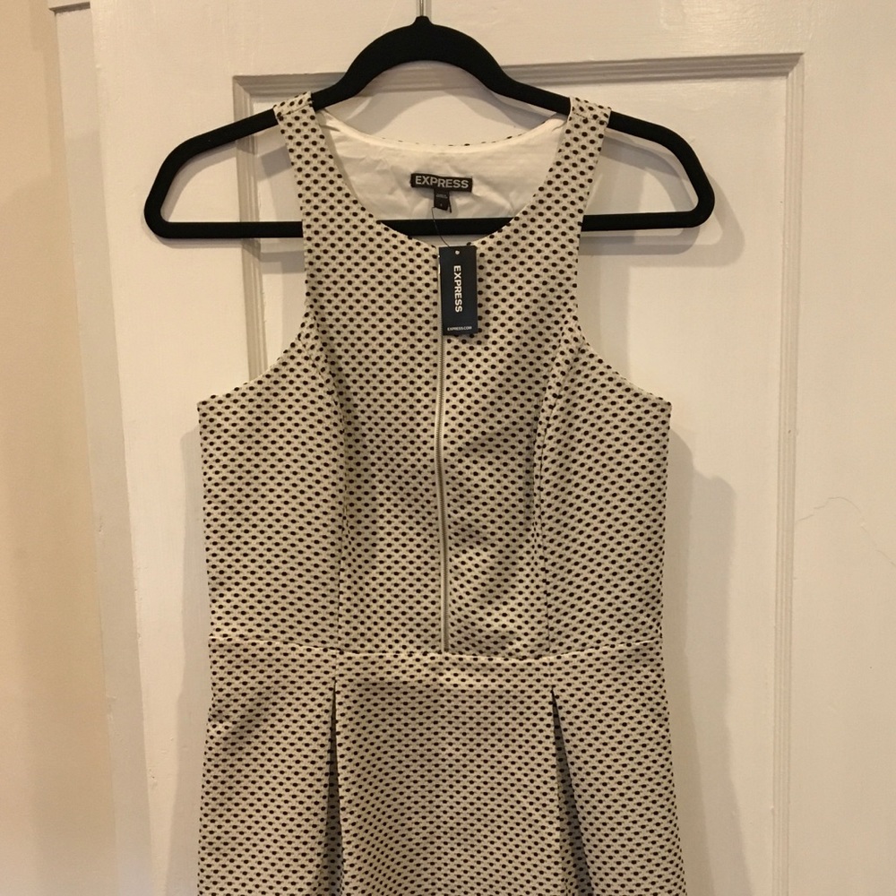 Express zip front dress with pockets